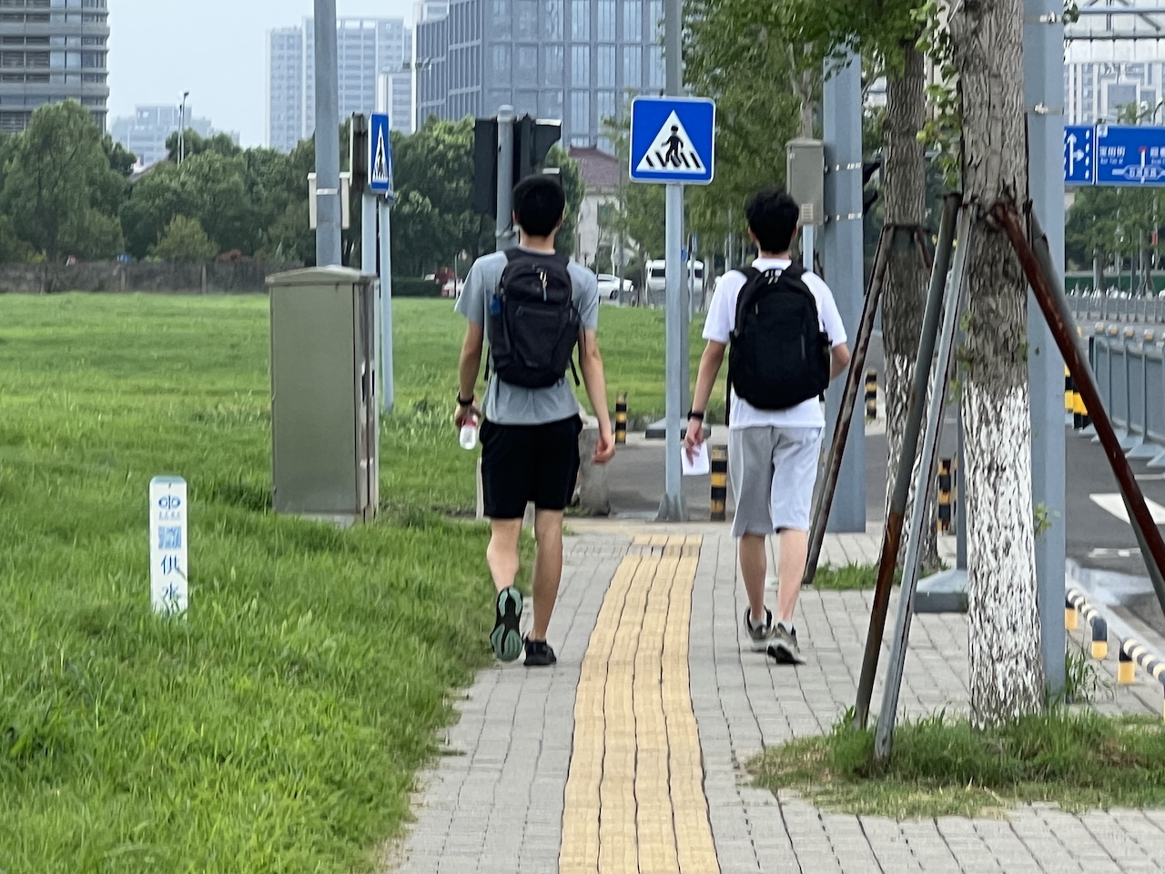前往地铁站